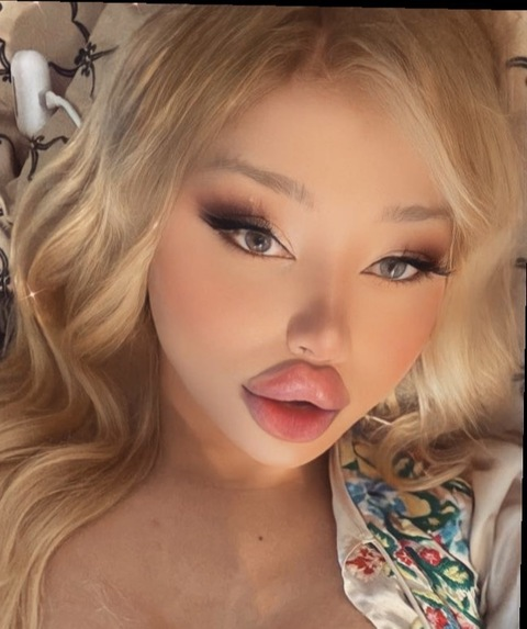 MILK FAIRY 🧚‍♀️  BIG LIPS QUEEN 💉👄 @themelimarie cover picture