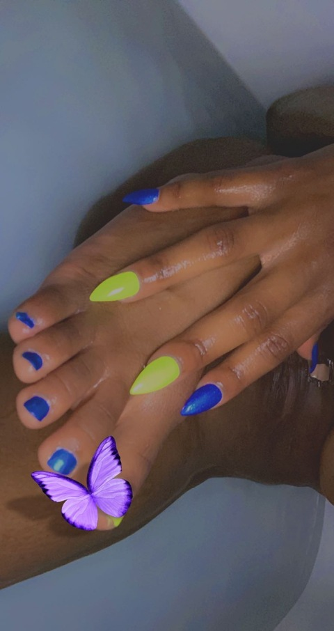 Tiny B @tinybowleggs cover picture