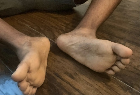 LickMyToes @toesxhoes cover picture