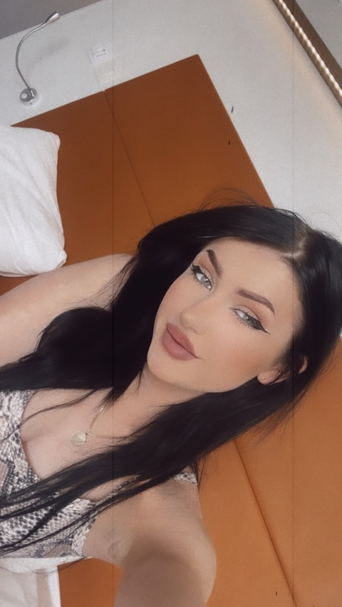 Giulia @u194826375 cover picture