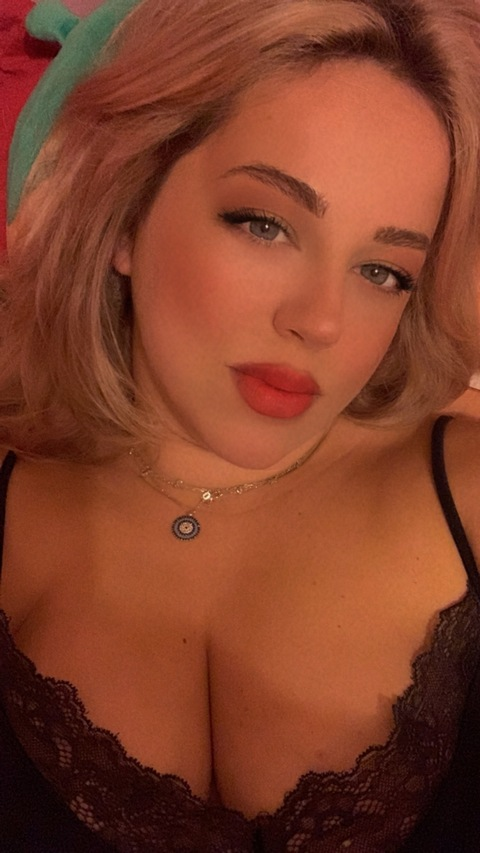 Violet @u253752679 cover picture