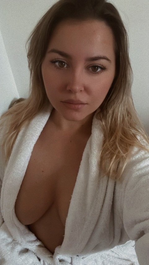 Issa @u285455746 cover picture