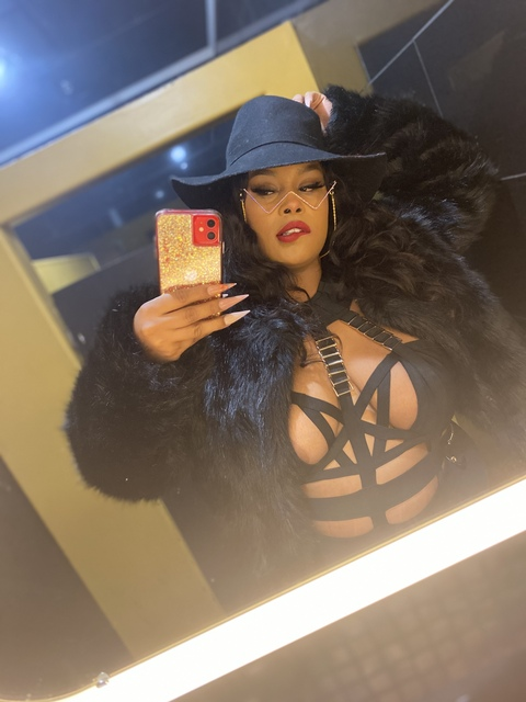 Charisma @u90312025 cover picture