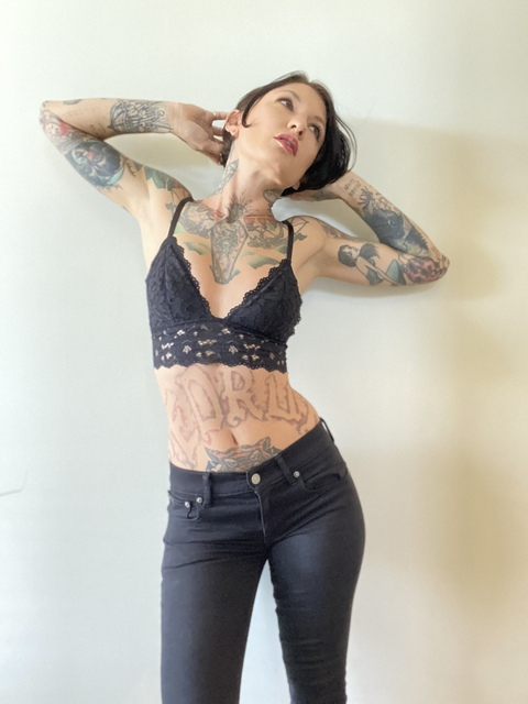 Katie Ellis @underwearwolf cover picture