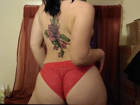 Alyssa Burbank @urprettybunny cover picture