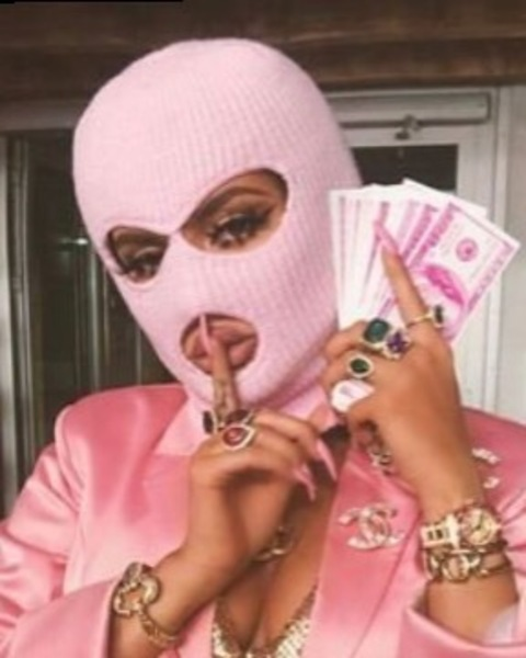 Henny @urprincesshennyy cover picture