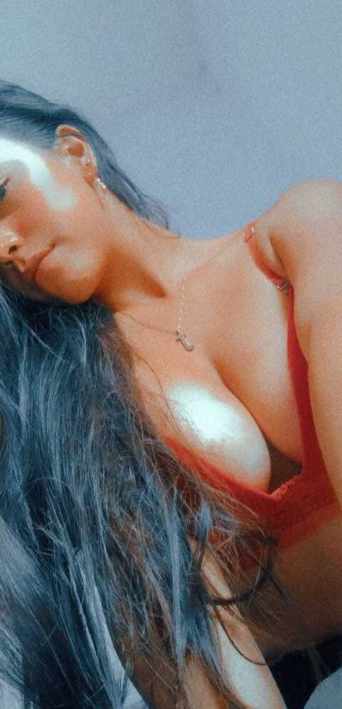 valeria vargar @vale222 cover picture