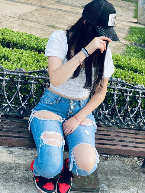 Vanesa Solorzano @vanessa_cruz cover picture