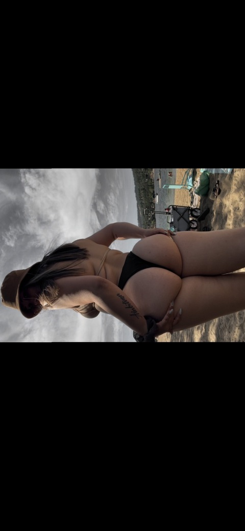 Vee @veeayee23 cover picture