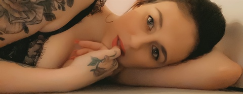 Vicki Louise @vickilouise89x cover picture