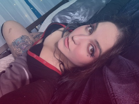 Miss. V @vickyvicious cover picture