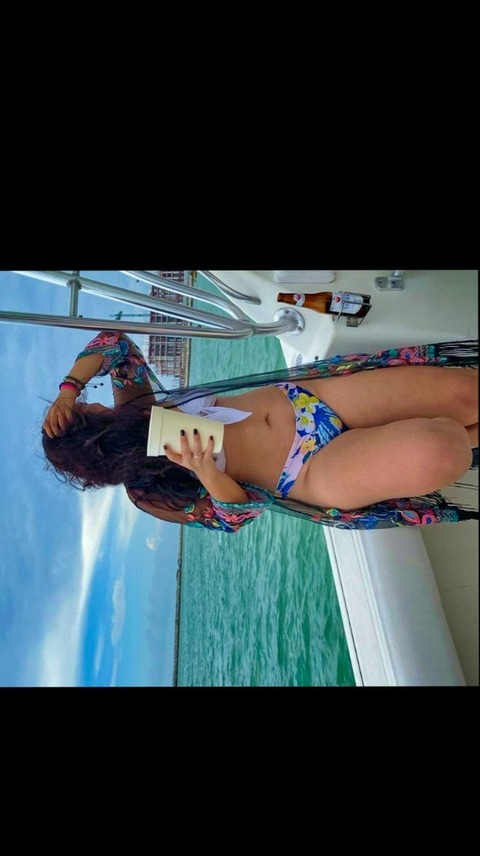 Victoria @vicomateran cover picture