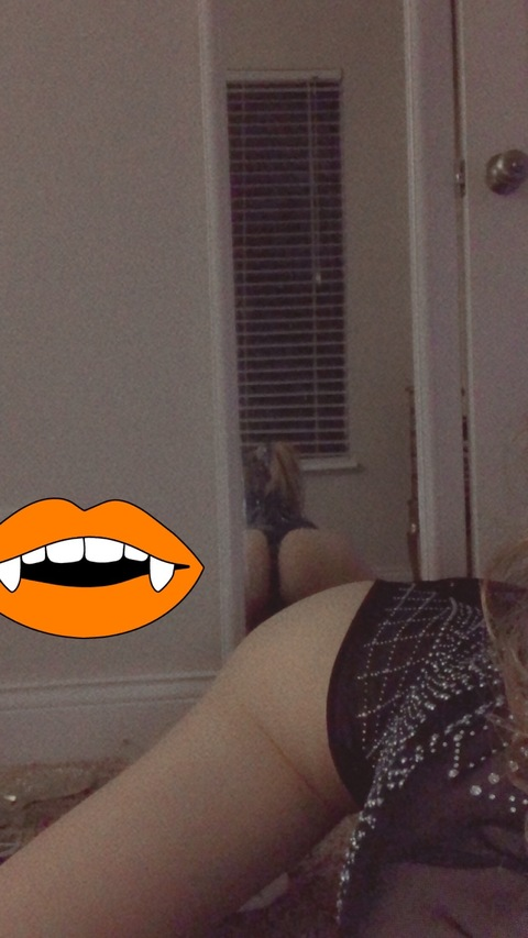 vivian luxxx @vivianluxxx cover picture