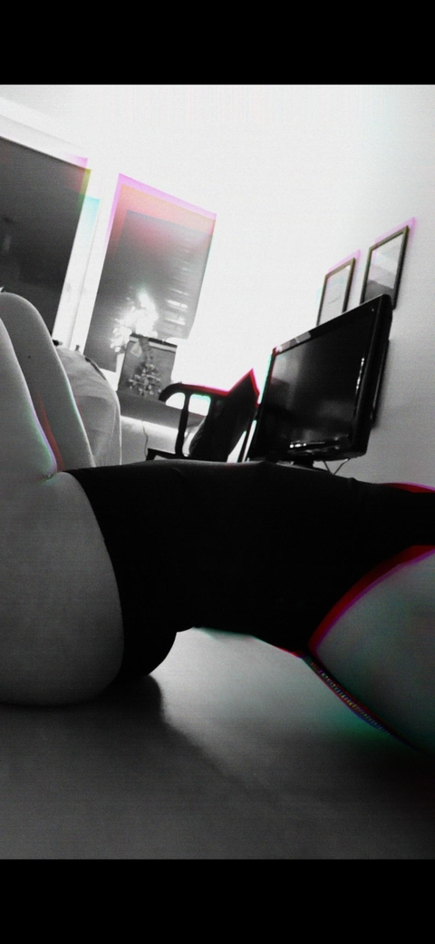 Vivianne @vivianne08 cover picture