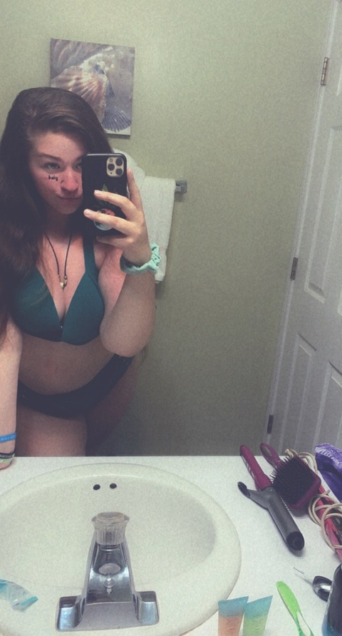 Ladylilly @waterlilly420 cover picture