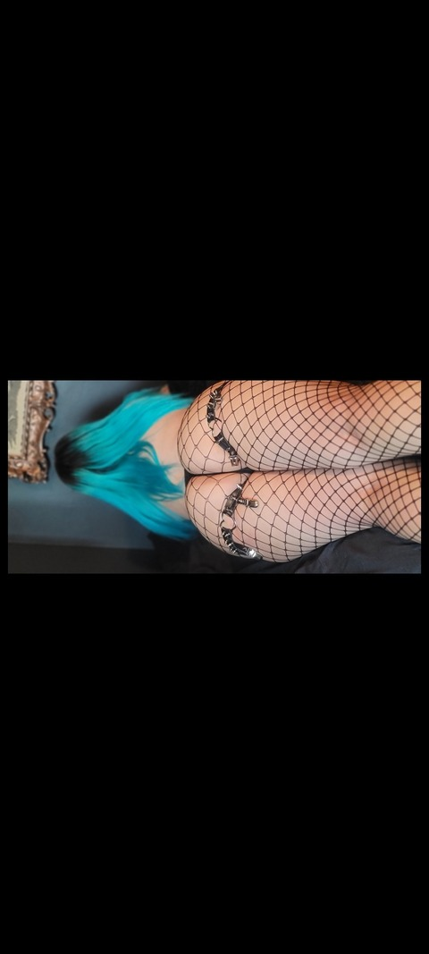 Scarlett Wolfe @wolfescarlett cover picture