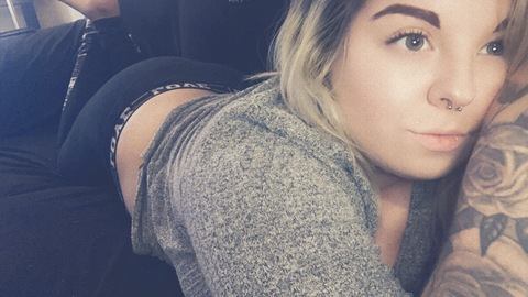 Ellie @xellie cover picture