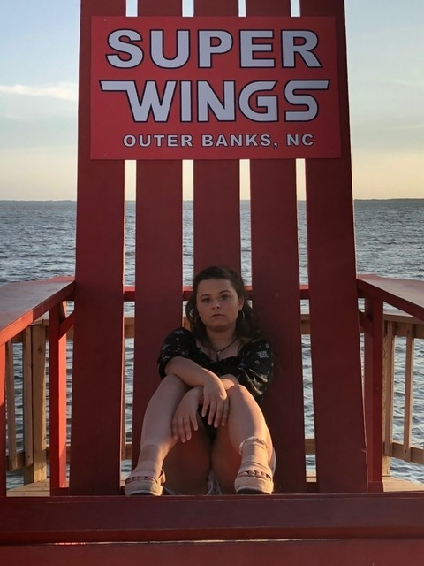 Lizzy @xlittlebitx cover picture