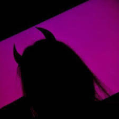 s h e l l e y @xshelly cover picture