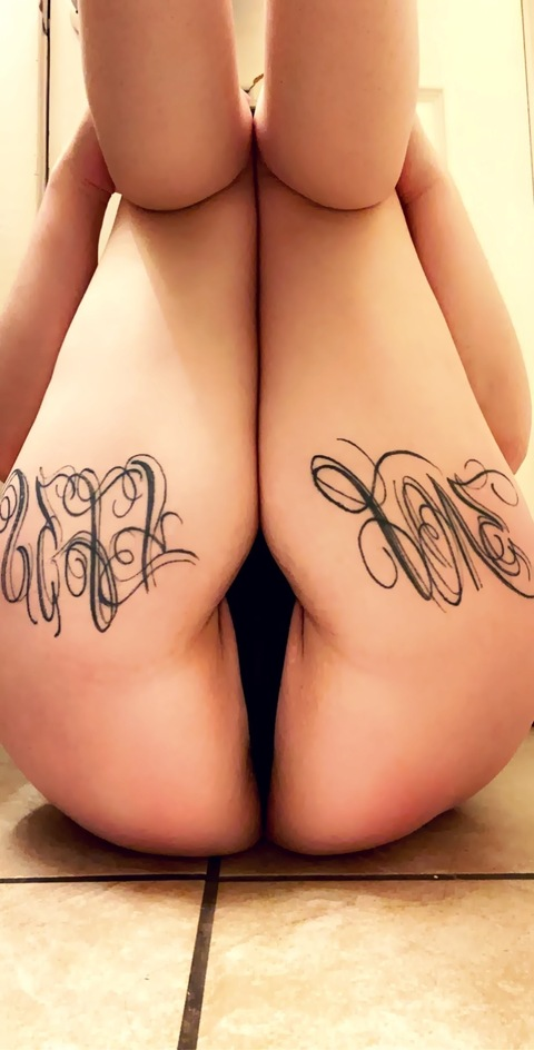 Carley Isabella @xtcarley cover picture