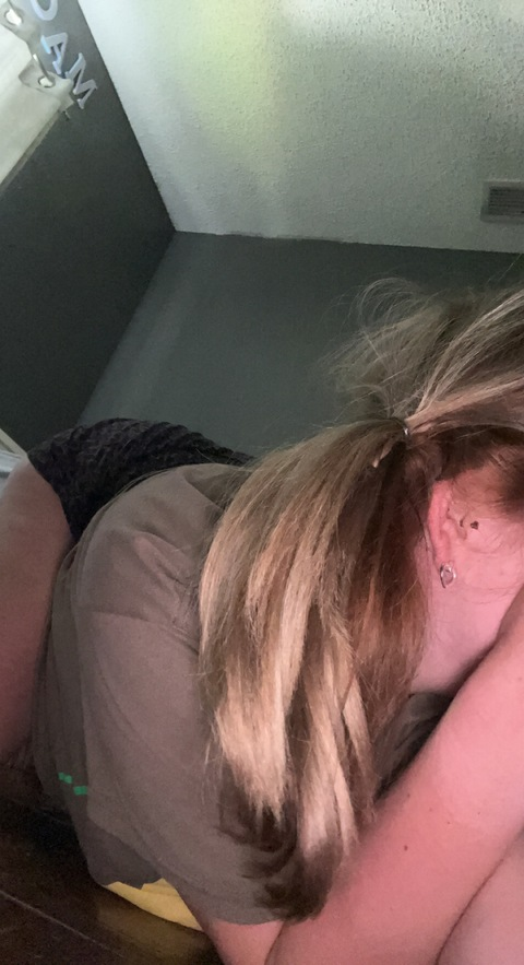 Kenzie @yourblondeprettygal cover picture