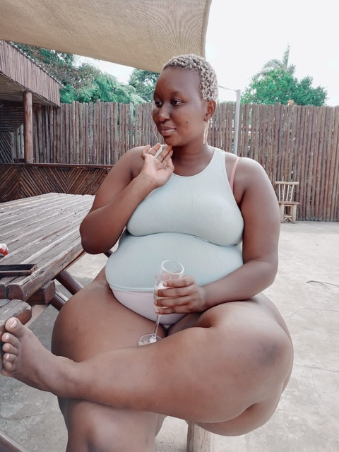 Zama thee butt 😜 @zamathebutt cover picture